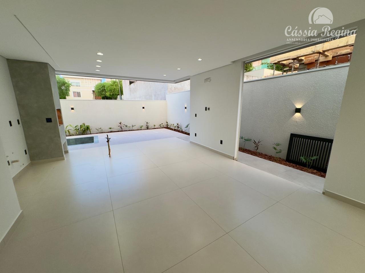 Casa com 03 dormitórios, sendo 01 suíte master no Condomínio Terras Alpha 2