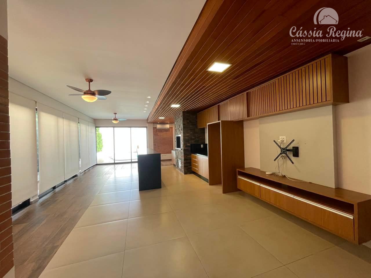 Casa no Condomínio Solar das Palmeiras. Região da Itaipu.