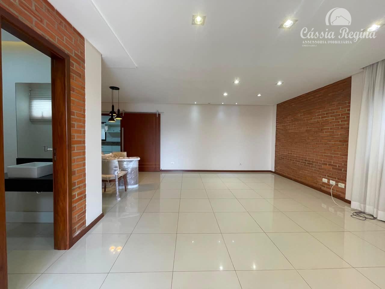 Casa no Condomínio Solar das Palmeiras. Região da Itaipu.
