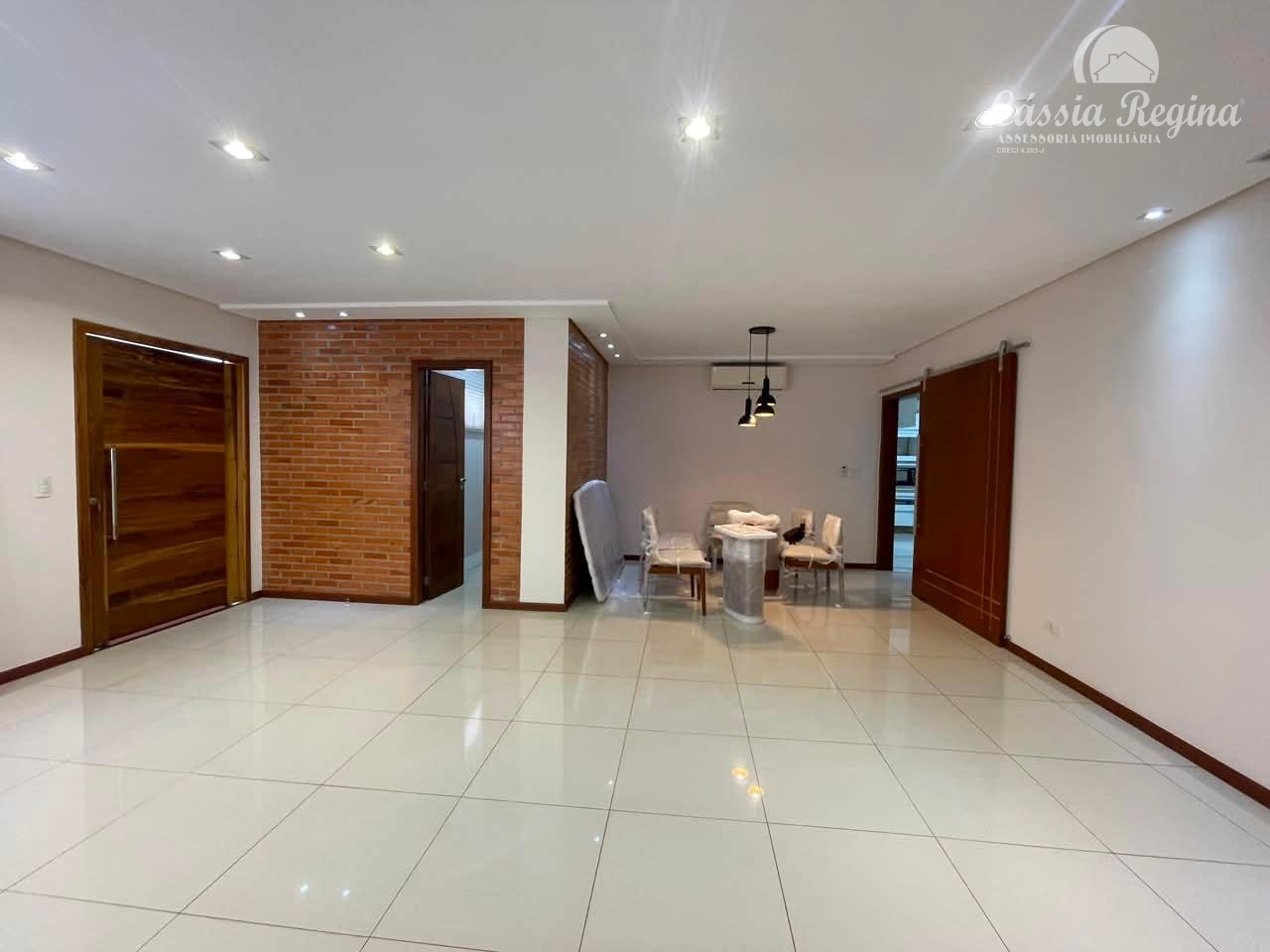 Casa no Condomínio Solar das Palmeiras. Região da Itaipu.