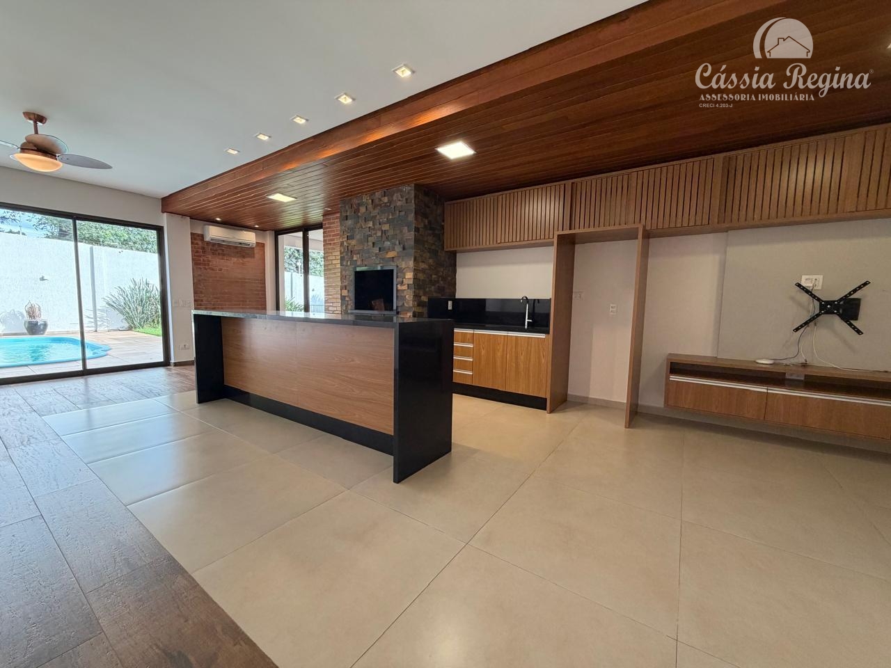 Casa no Condomínio Solar das Palmeiras. Região da Itaipu.
