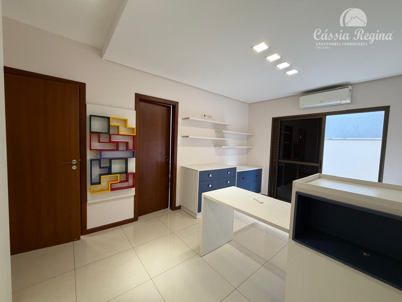 Casa no Condomínio Solar das Palmeiras. Região da Itaipu.
