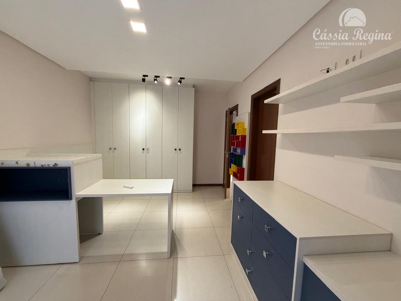 Casa no Condomínio Solar das Palmeiras. Região da Itaipu.