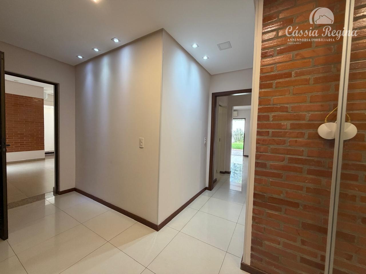 Casa no Condomínio Solar das Palmeiras. Região da Itaipu.