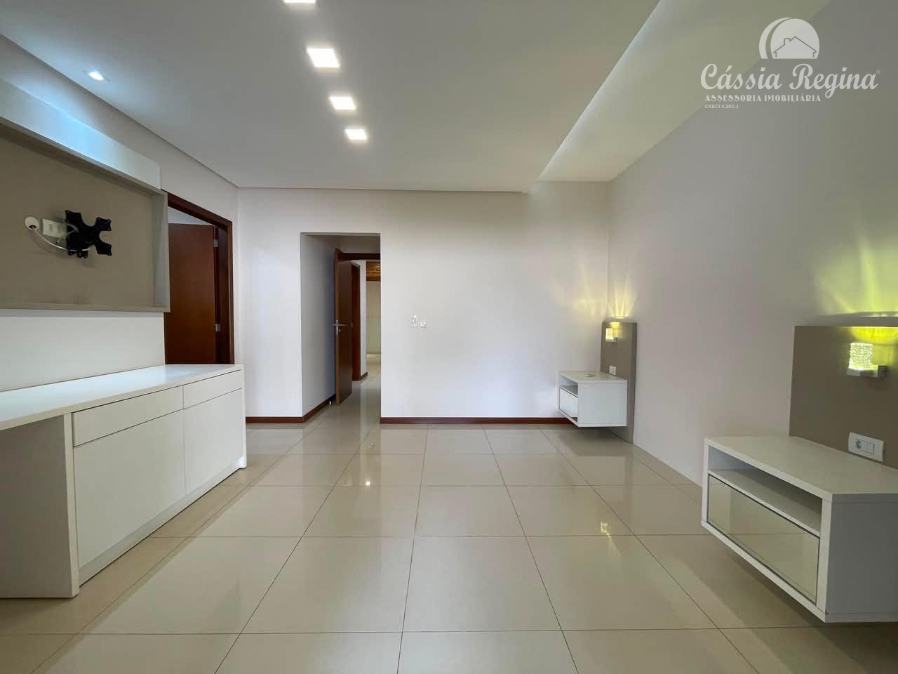 Casa no Condomínio Solar das Palmeiras. Região da Itaipu.