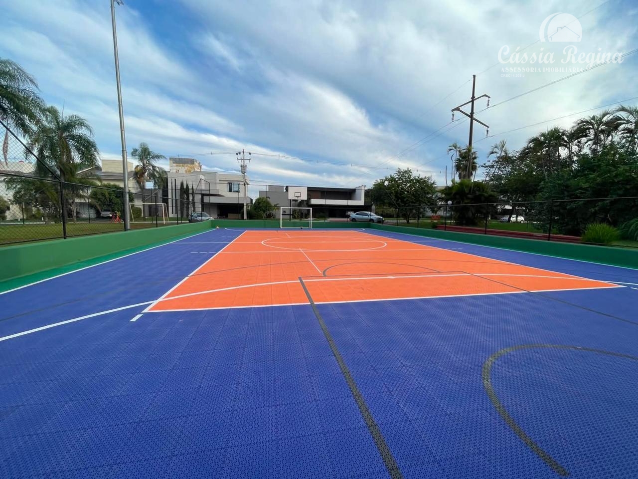Casa no Condomínio Solar das Palmeiras. Região da Itaipu.