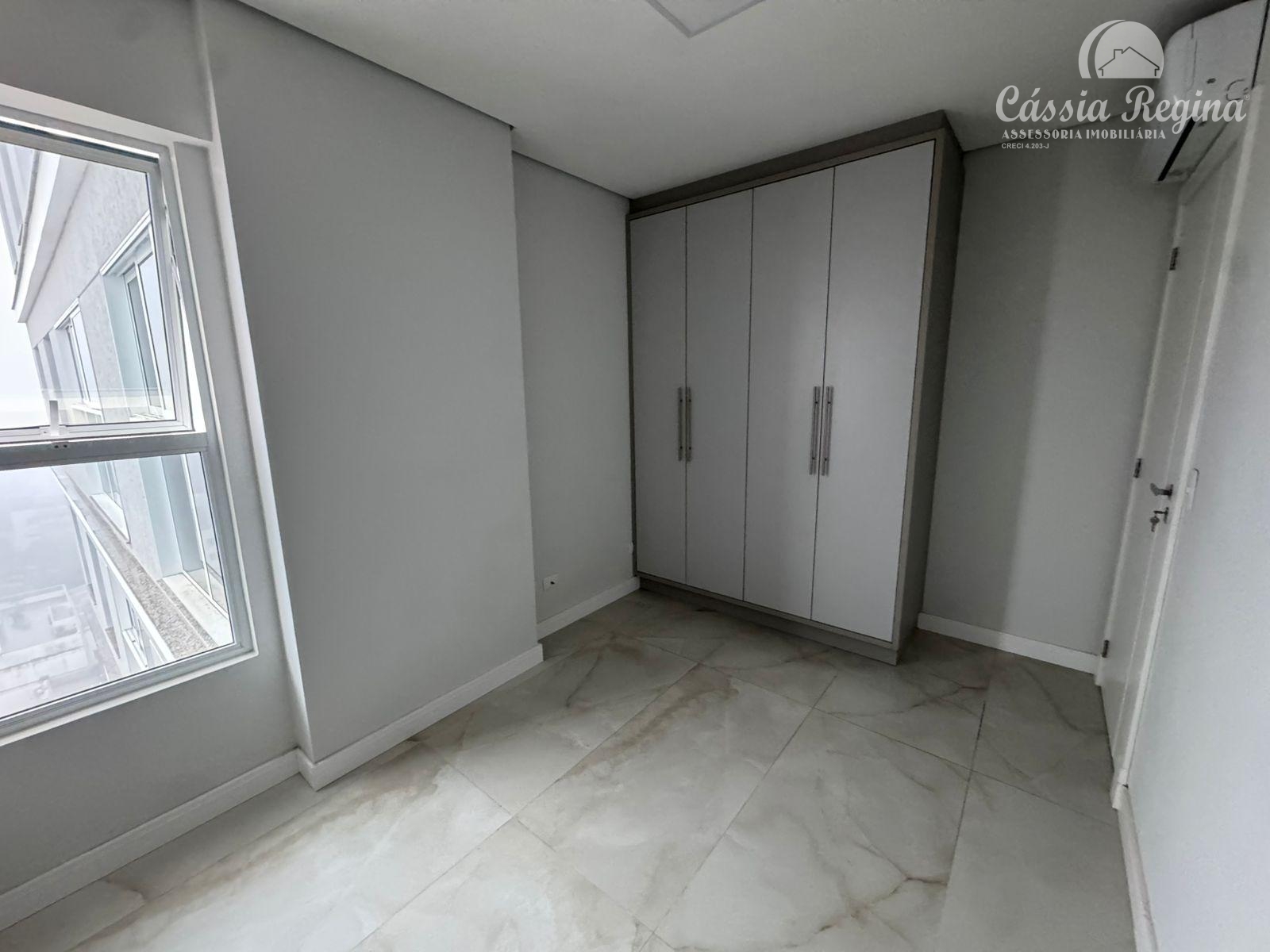 Apartamento para locação, com 3 quartos, sendo 1 suite, no centro em Foz do Iguaçu.