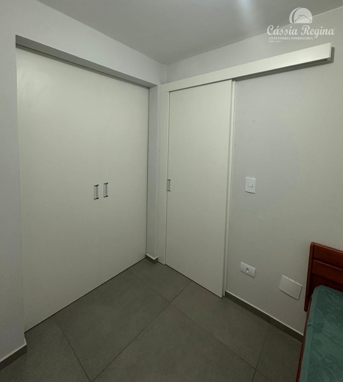 Apartamento com 02 dormitórios - Edifício Cheverny