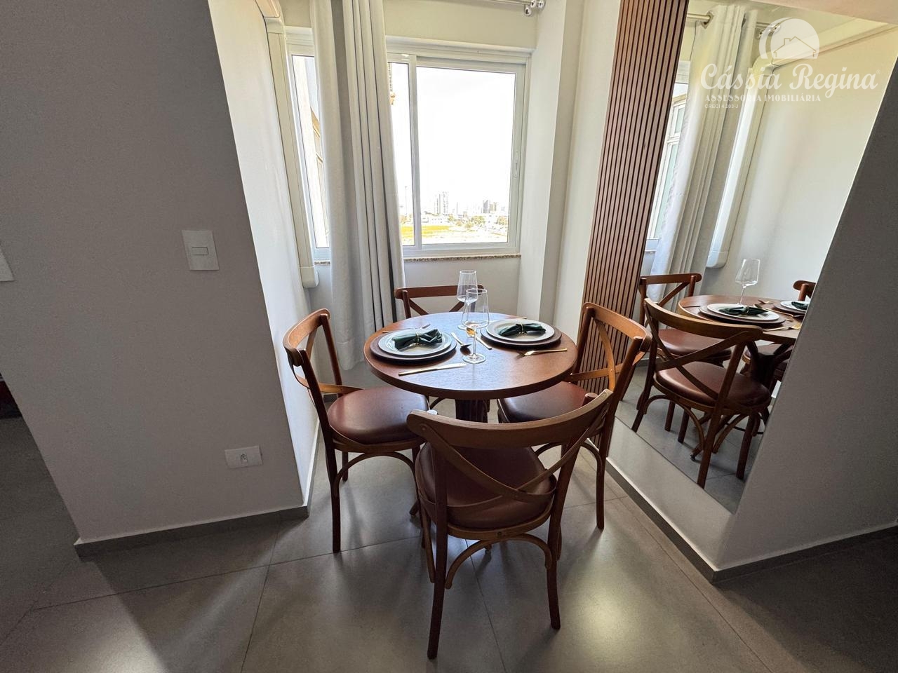 Apartamento com 02 dormitórios - Edifício Cheverny