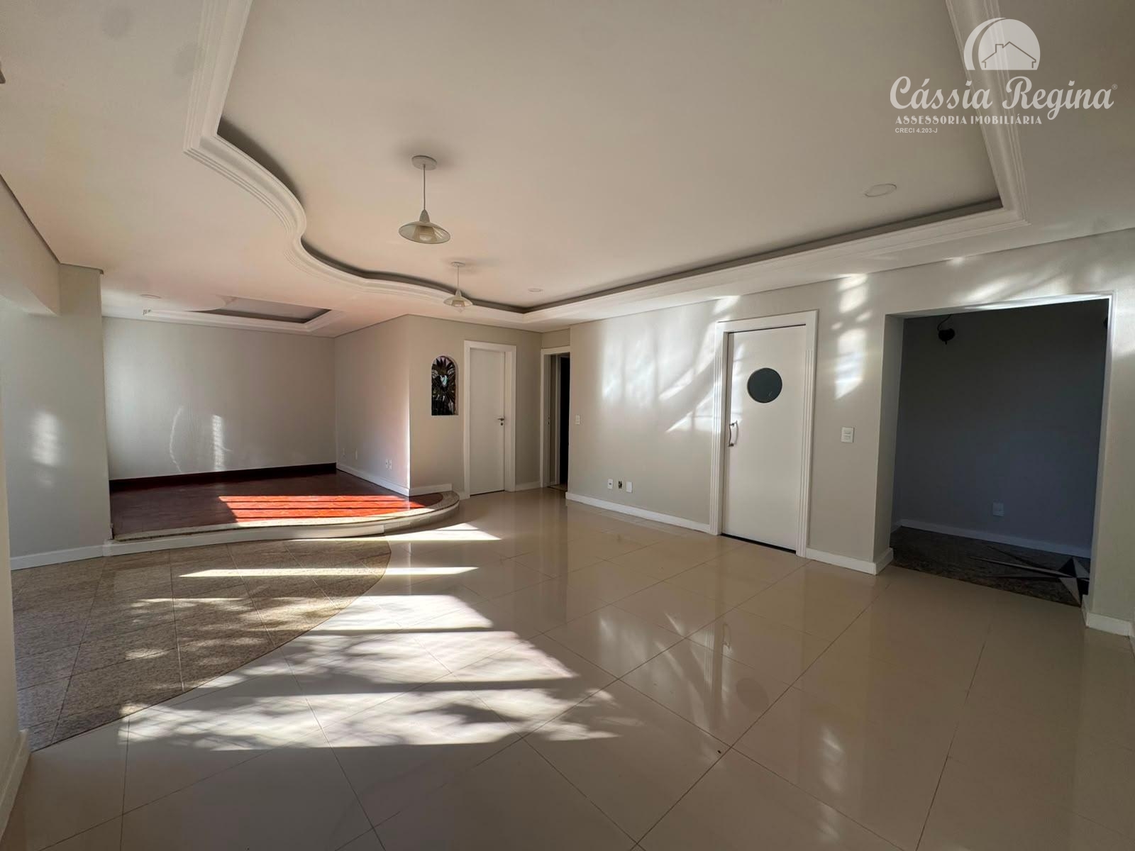 Sobrado com 3 suites para locação, Centro, FOZ DO IGUACU - PR