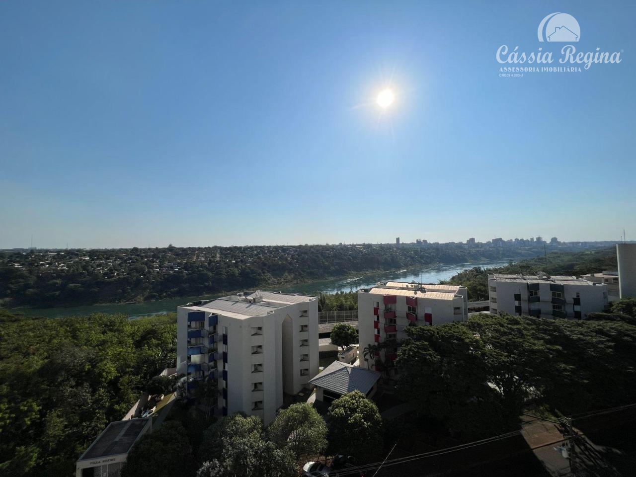 Apartamento com 02 dormitórios, sendo 01 suíte no Edifício Missões, Foz do Iguaçu