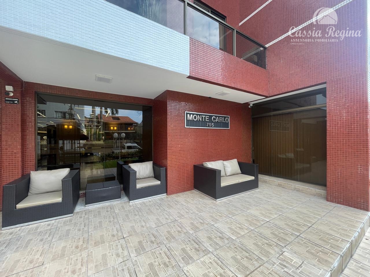 Apartamento com 03 dormitórios, sendo 02 suíte no Edifício Monte Carlo  Região Central