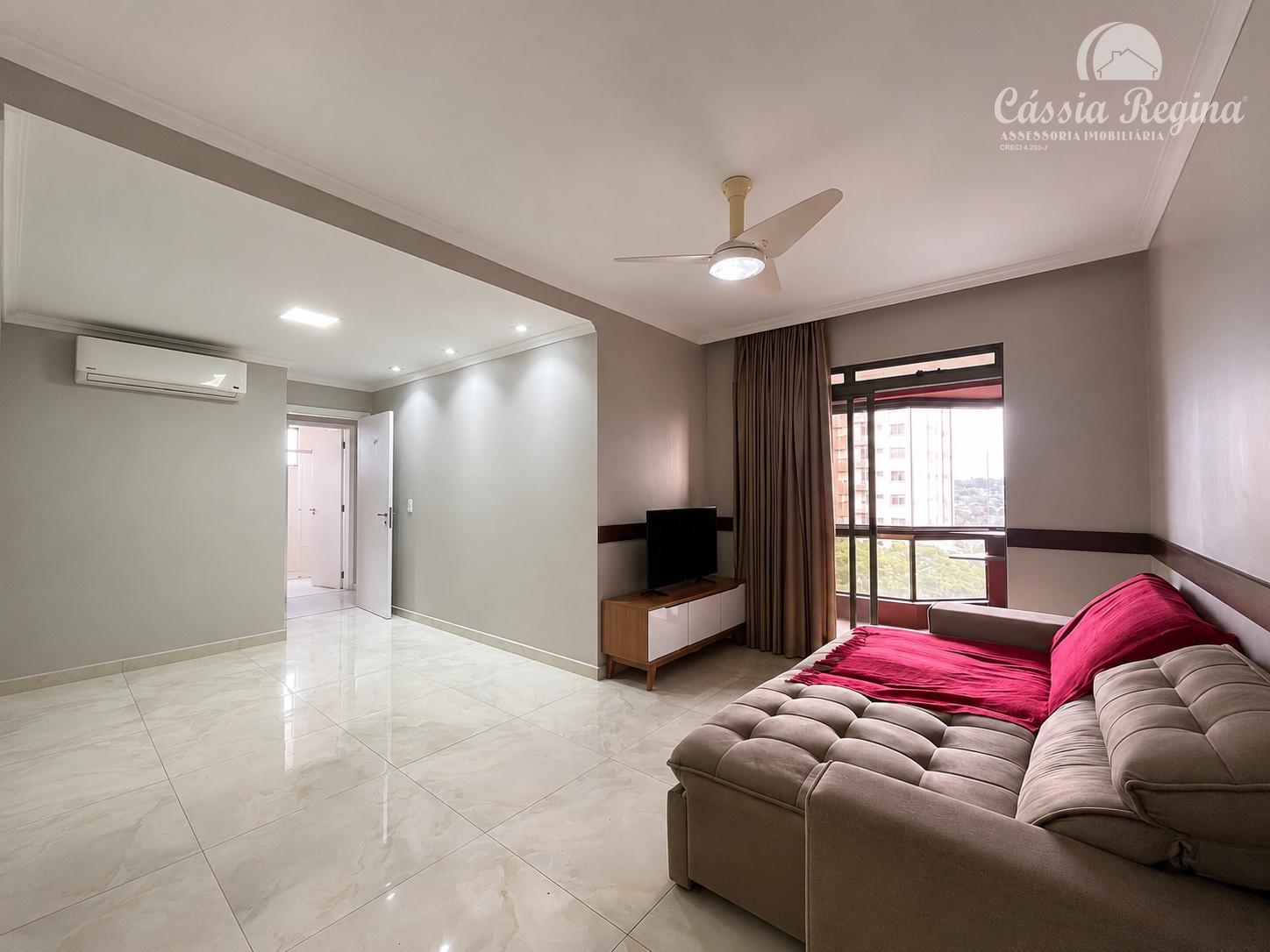 Apartamento com 03 dormitórios, sendo 02 suíte no Edifício Monte Carlo  Região Central