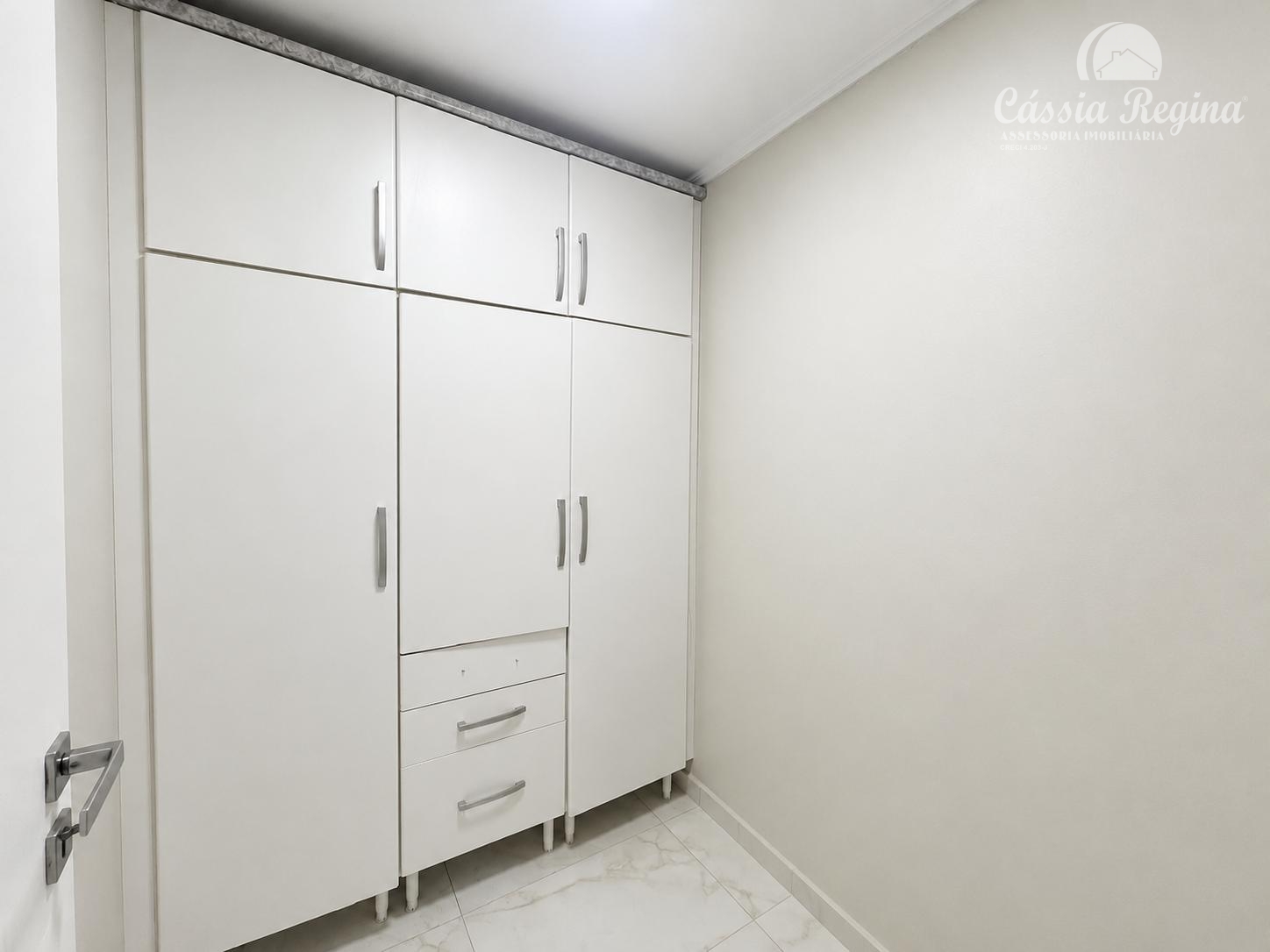 Apartamento com 03 dormitórios, sendo 02 suíte no Edifício Monte Carlo  Região Central