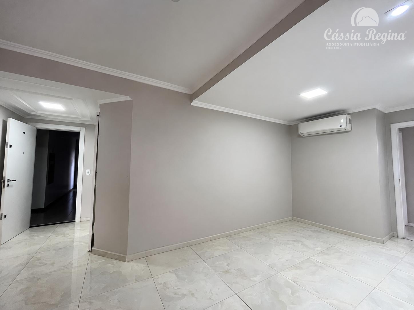 Apartamento com 03 dormitórios, sendo 02 suíte no Edifício Monte Carlo  Região Central