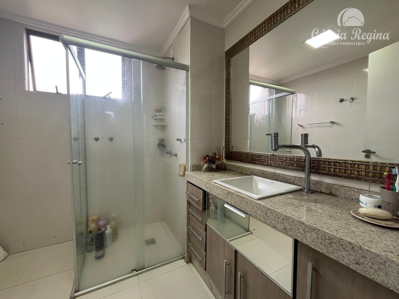 Apartamento com 03 dormitórios, sendo 02 suíte no Edifício Monte Carlo  Região Central
