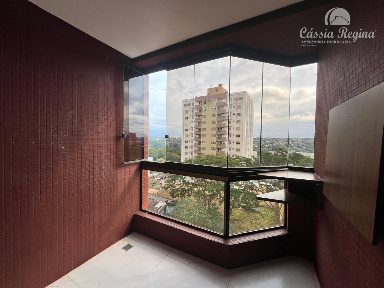 Apartamento com 03 dormitórios, sendo 02 suíte no Edifício Monte Carlo  Região Central