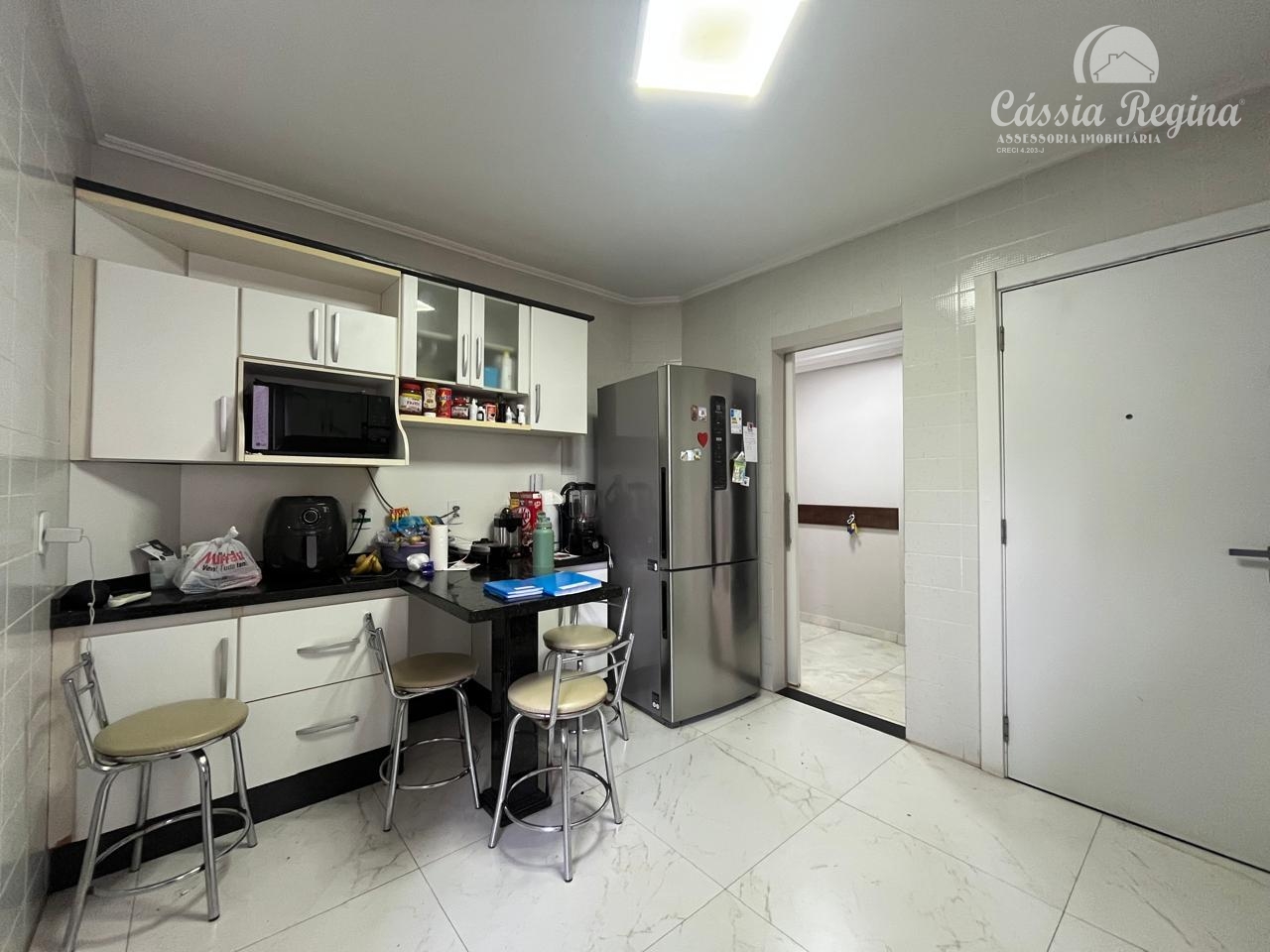 Apartamento com 03 dormitórios, sendo 02 suíte no Edifício Monte Carlo  Região Central