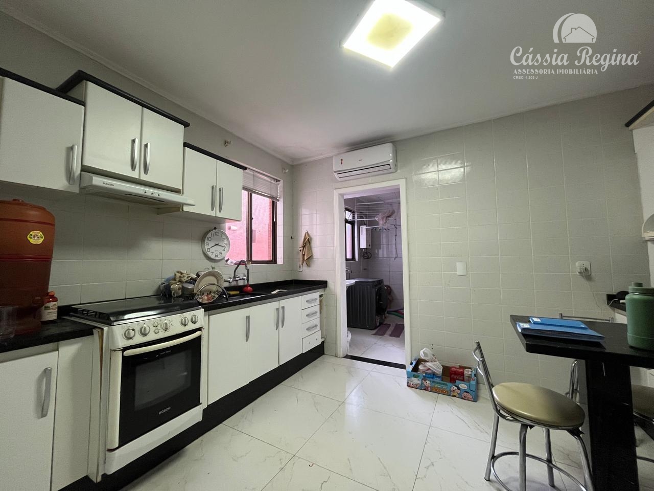 Apartamento com 03 dormitórios, sendo 02 suíte no Edifício Monte Carlo  Região Central