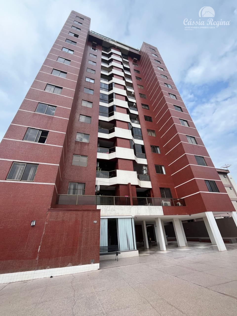 Apartamento com 03 dormitórios, sendo 02 suíte no Edifício Monte Carlo  Região Central