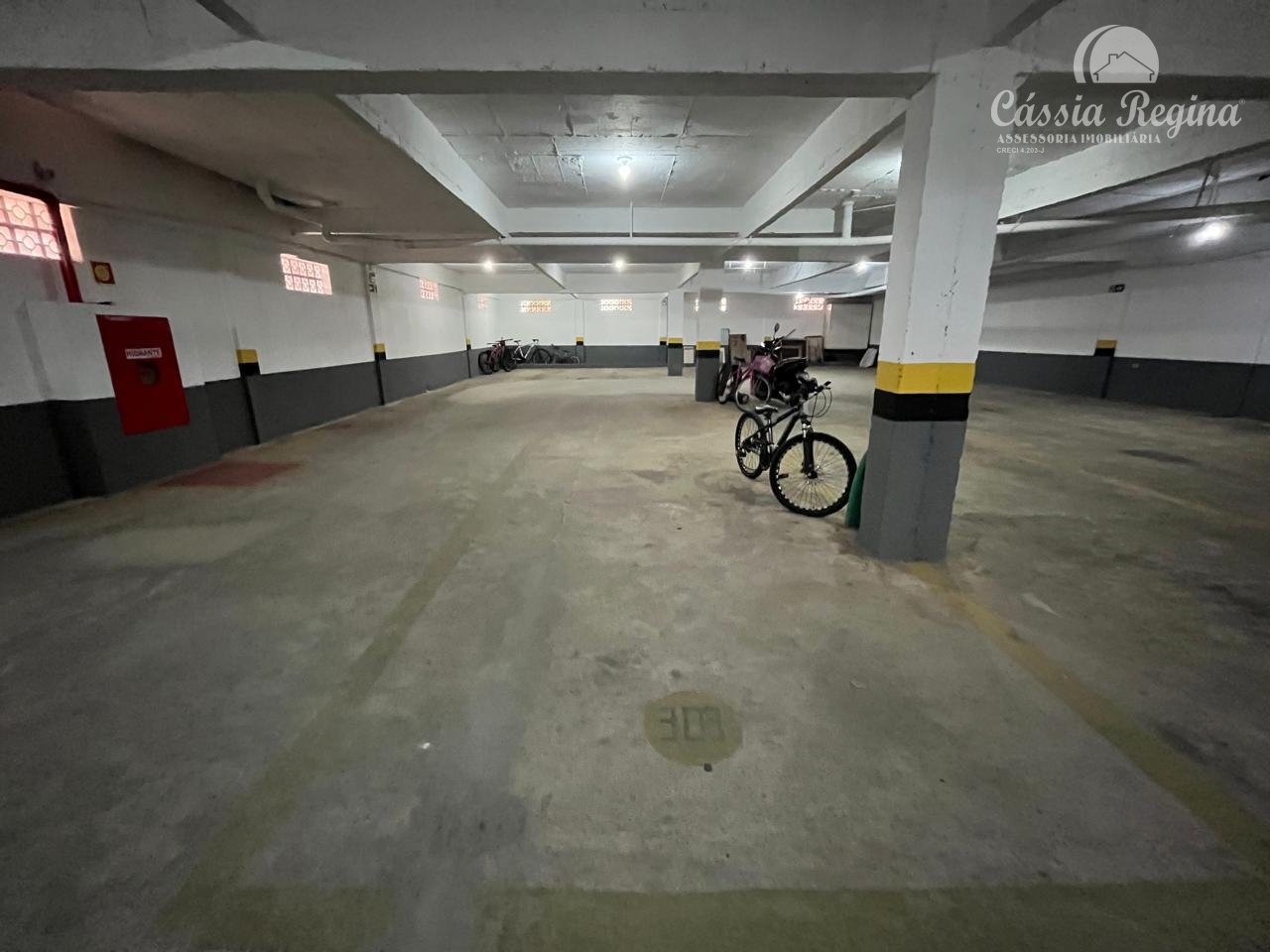 Apartamento com 03 dormitórios, sendo 02 suíte no Edifício Monte Carlo  Região Central