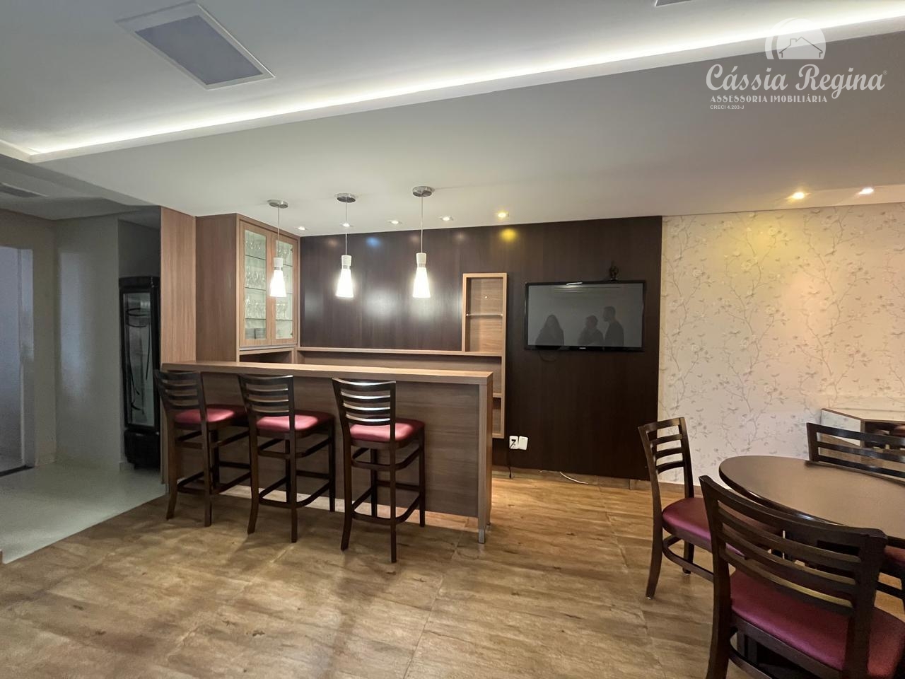 Apartamento com 03 dormitórios, sendo 02 suíte no Edifício Monte Carlo  Região Central