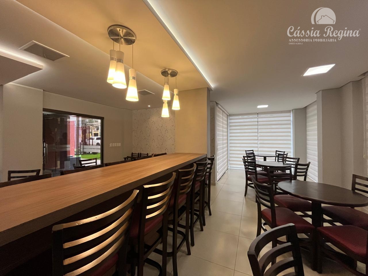 Apartamento com 03 dormitórios, sendo 02 suíte no Edifício Monte Carlo  Região Central