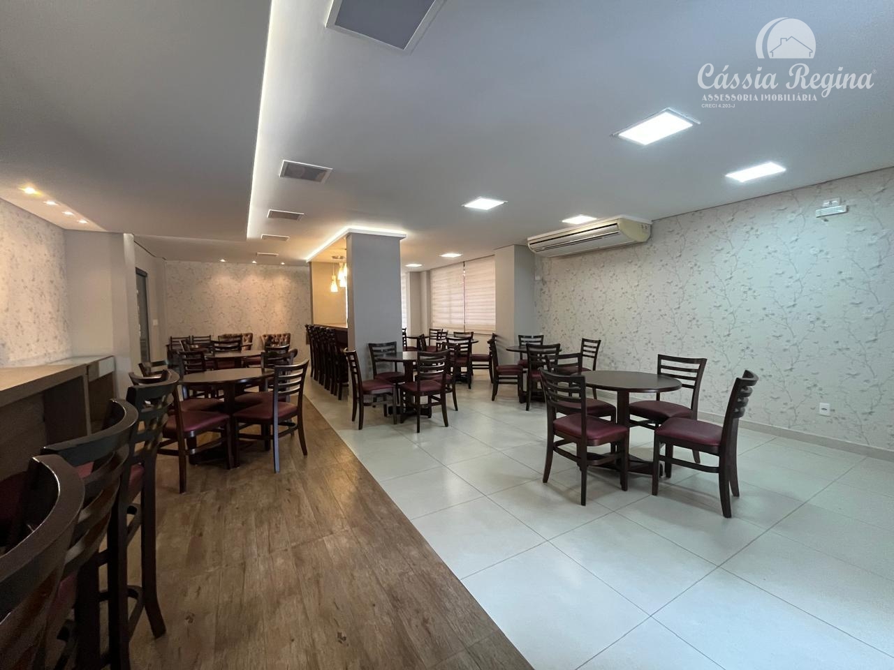 Apartamento com 03 dormitórios, sendo 02 suíte no Edifício Monte Carlo  Região Central