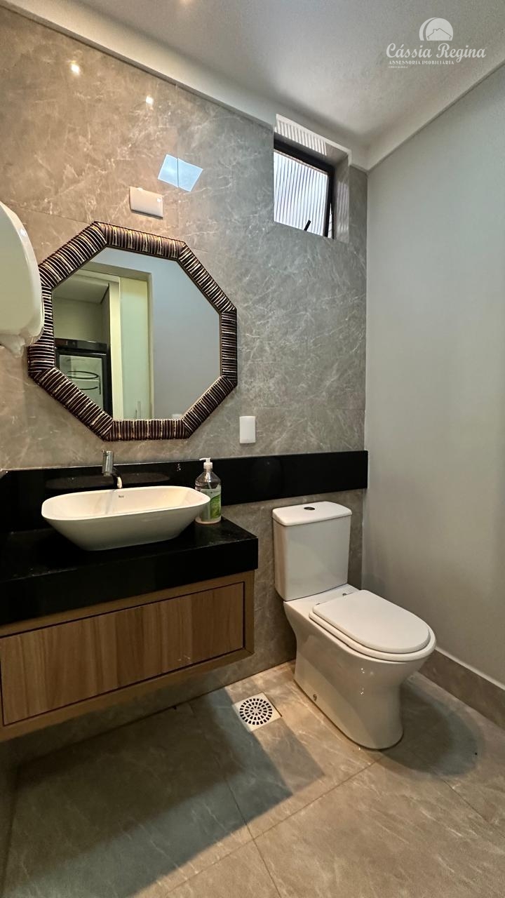 Apartamento com 03 dormitórios, sendo 02 suíte no Edifício Monte Carlo  Região Central