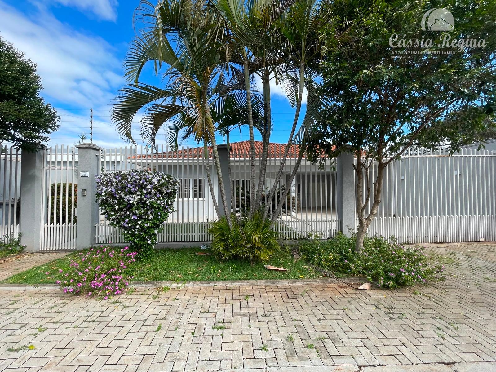 Casa à venda, com 05 dormitórios, localizada na Vila A, Foz do Iguaçu.