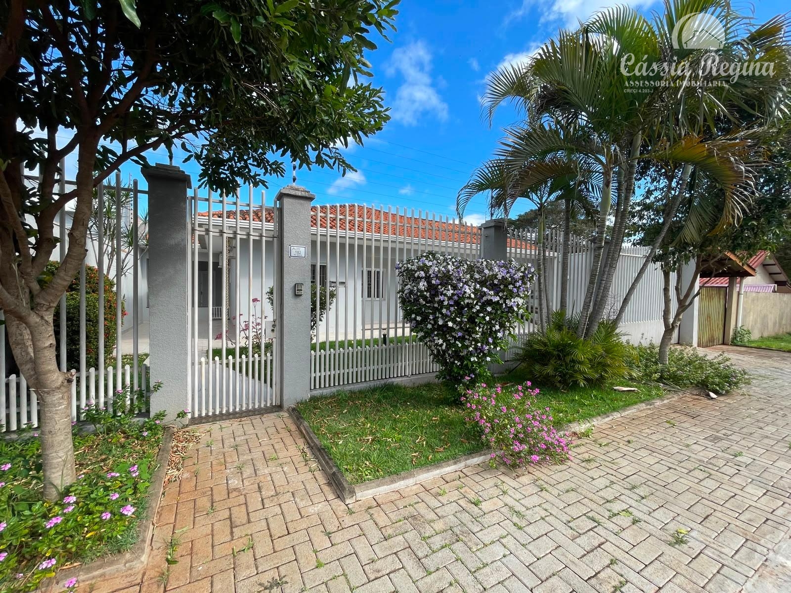 Casa à venda, com 05 dormitórios, localizada na Vila A, Foz do Iguaçu.