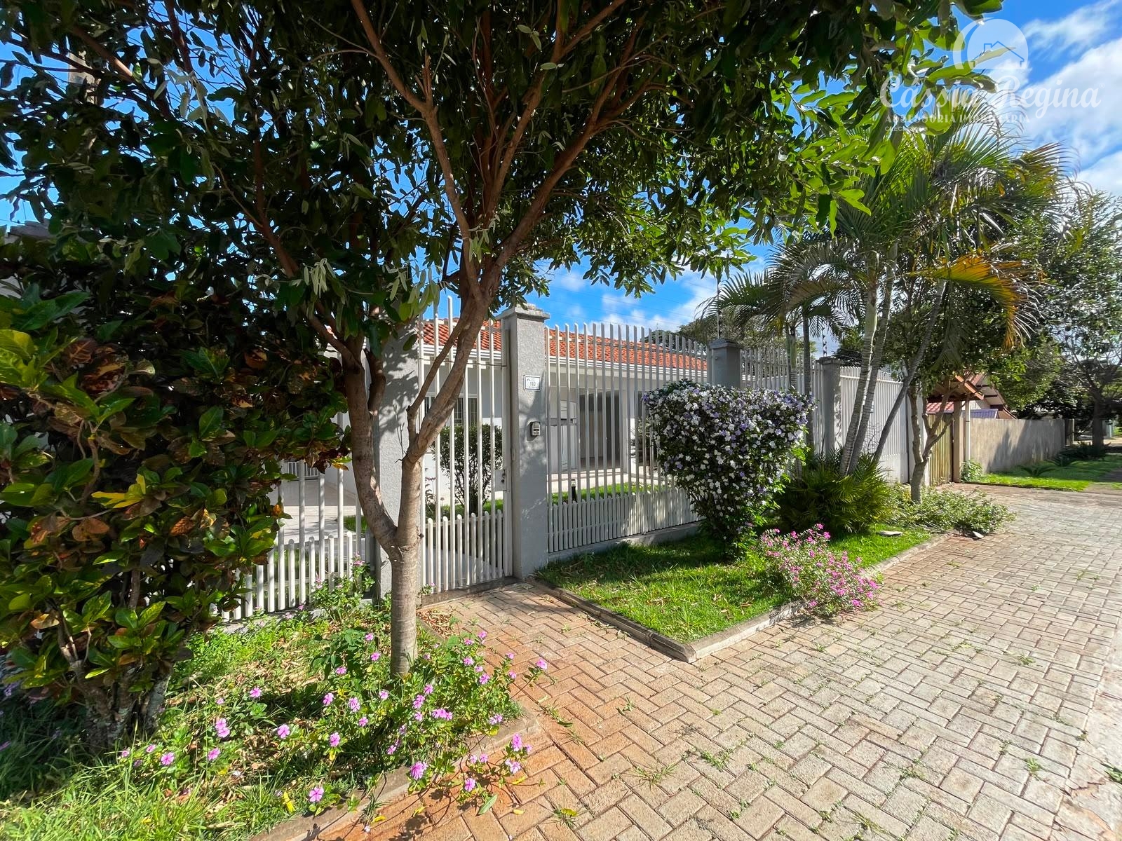 Casa à venda, com 05 dormitórios, localizada na Vila A, Foz do Iguaçu.
