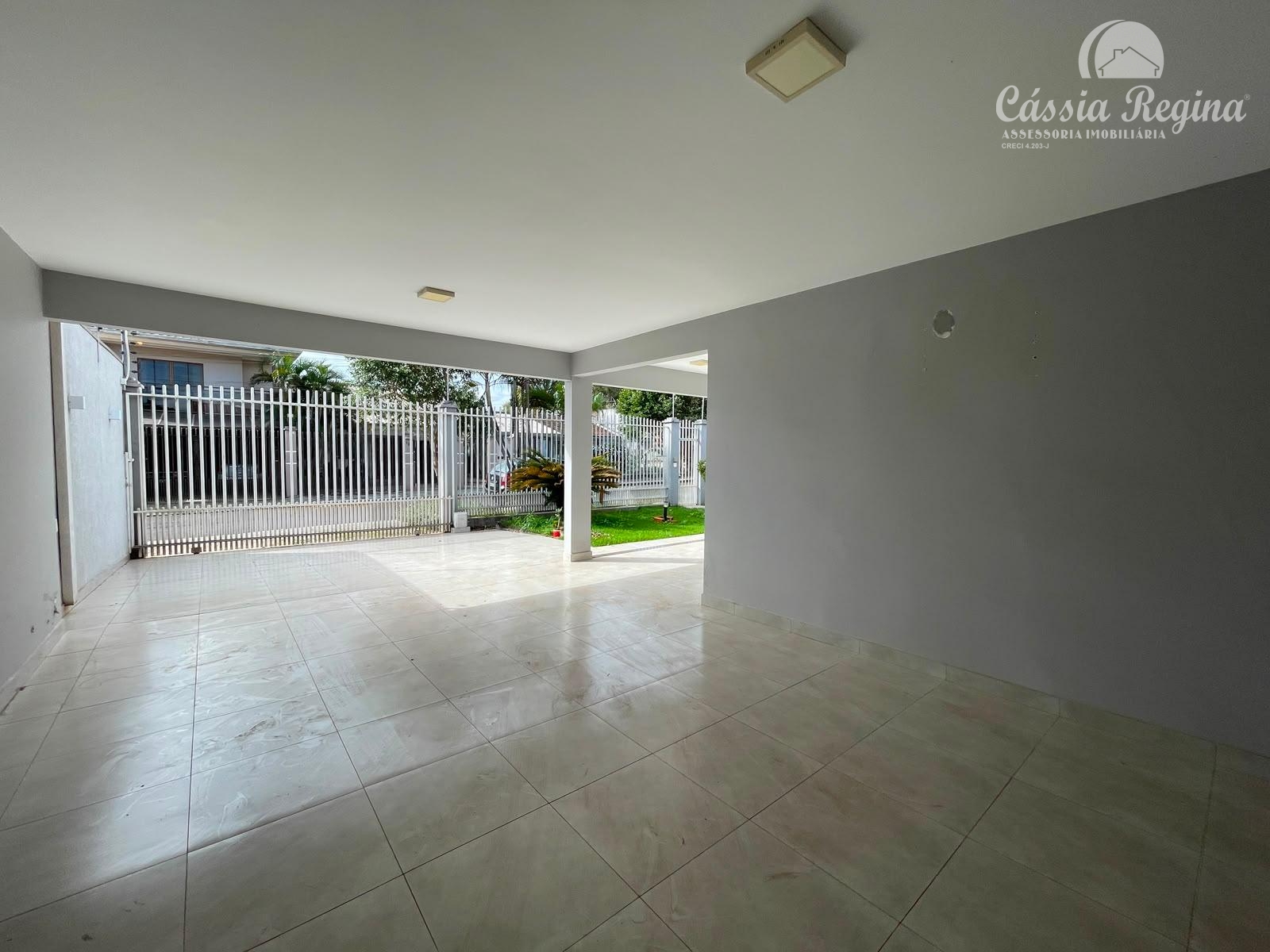 Casa à venda, com 05 dormitórios, localizada na Vila A, Foz do Iguaçu.