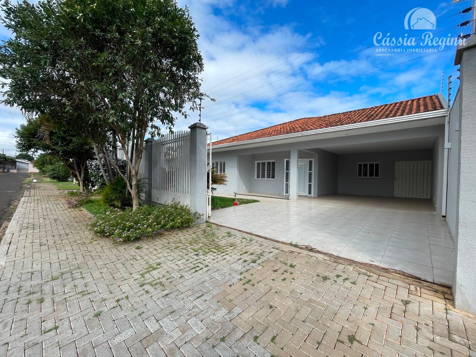 Casa à venda, com 05 dormitórios, localizada na Vila A, Foz do Iguaçu.