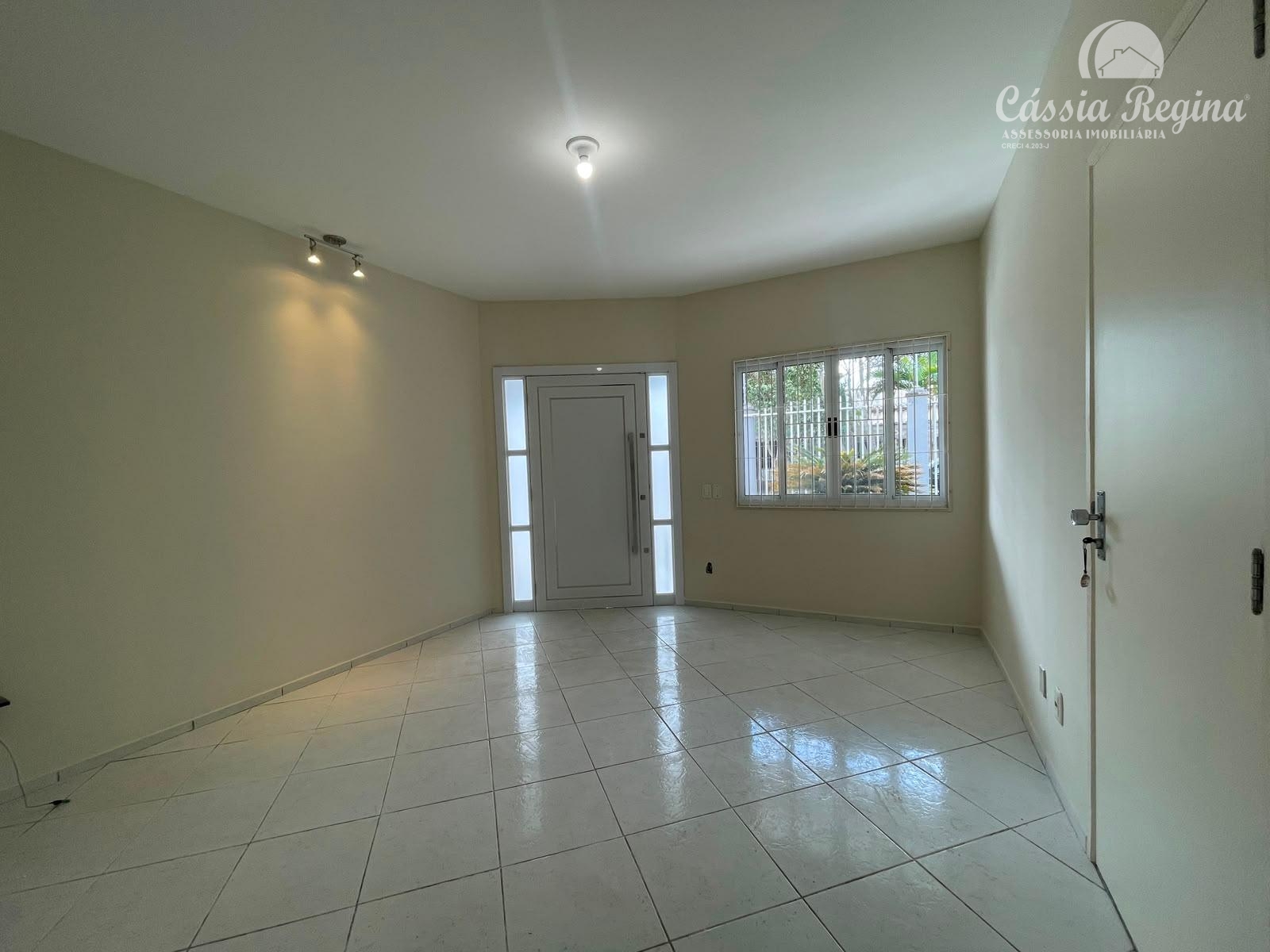 Casa à venda, com 05 dormitórios, localizada na Vila A, Foz do Iguaçu.