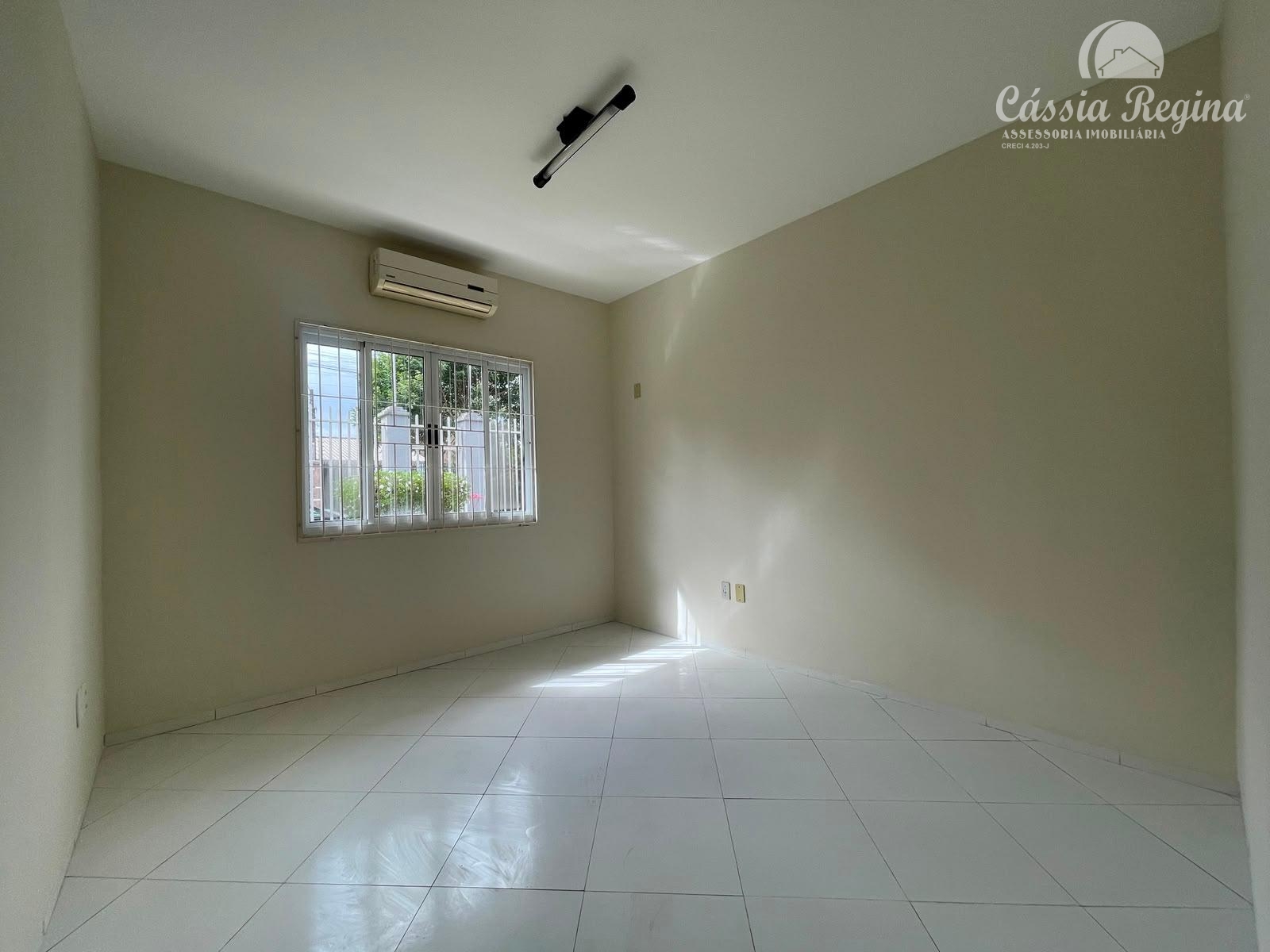 Casa à venda, com 05 dormitórios, localizada na Vila A, Foz do Iguaçu.