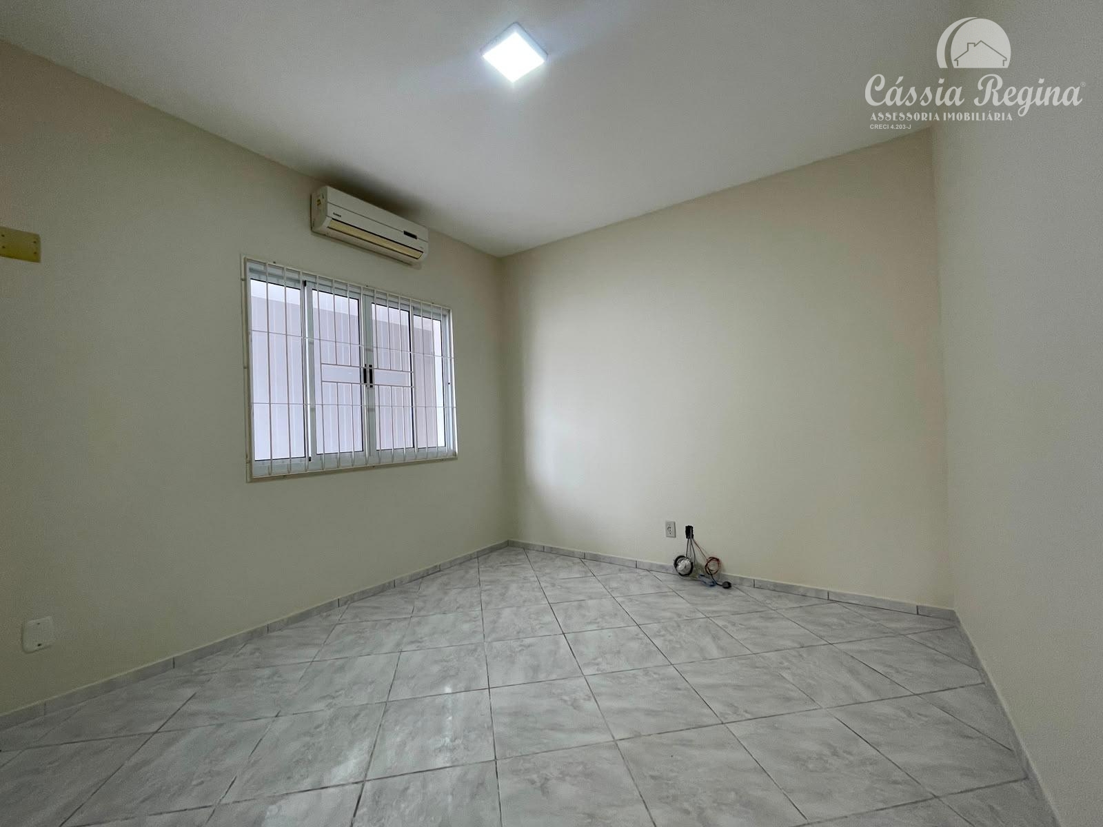 Casa à venda, com 05 dormitórios, localizada na Vila A, Foz do Iguaçu.