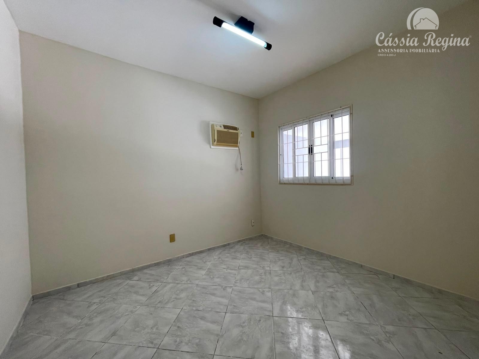 Casa à venda, com 05 dormitórios, localizada na Vila A, Foz do Iguaçu.