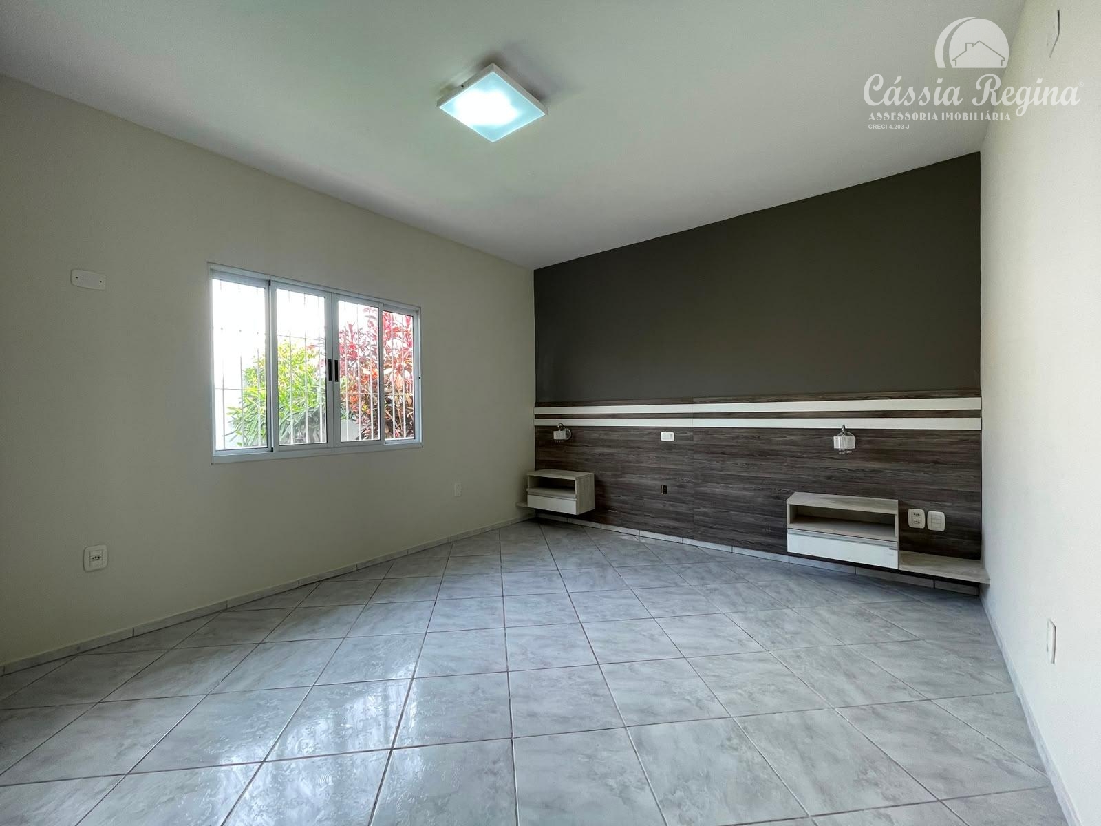 Casa à venda, com 05 dormitórios, localizada na Vila A, Foz do Iguaçu.