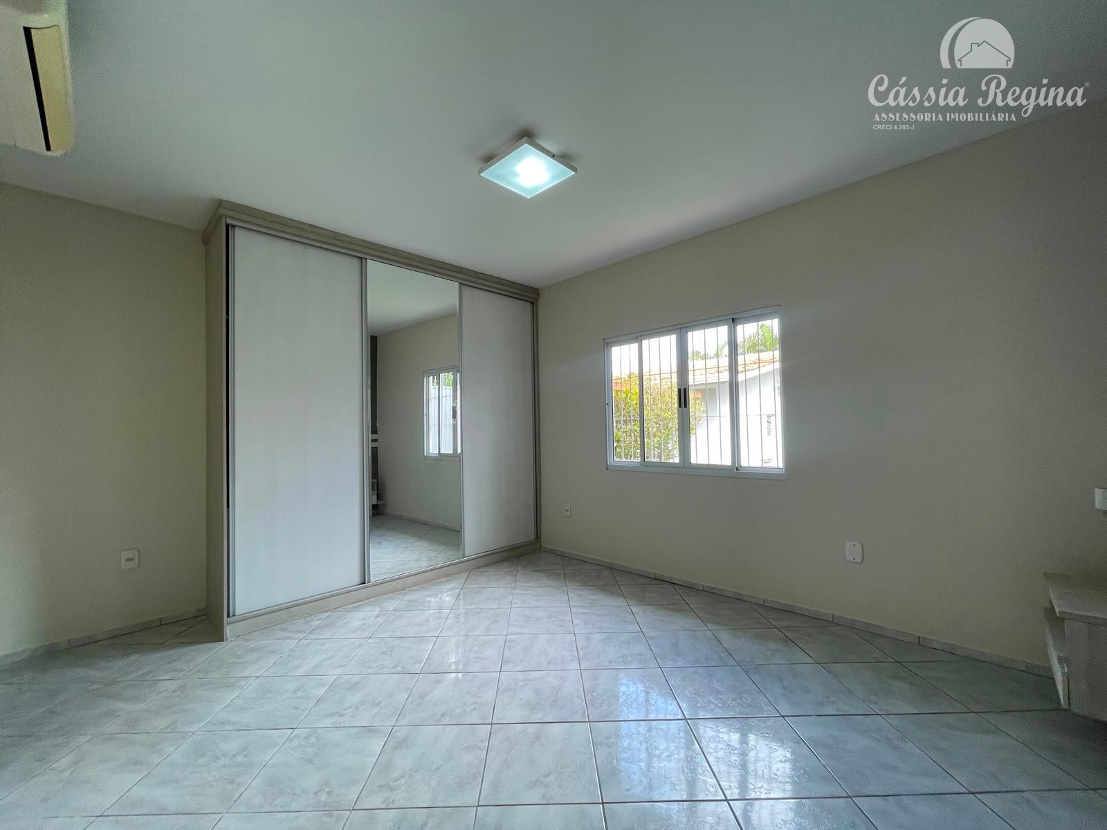 Casa à venda, com 05 dormitórios, localizada na Vila A, Foz do Iguaçu.