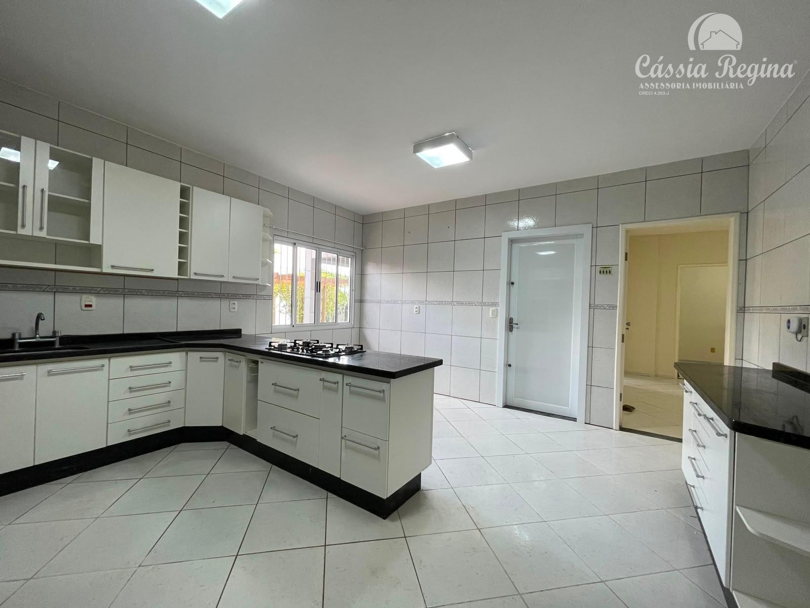 Casa à venda, com 05 dormitórios, localizada na Vila A, Foz do Iguaçu.
