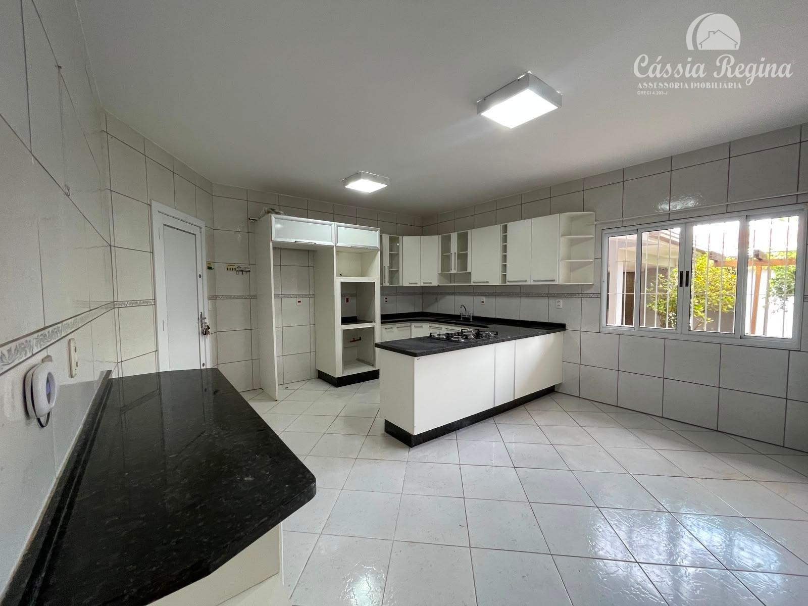 Casa à venda, com 05 dormitórios, localizada na Vila A, Foz do Iguaçu.