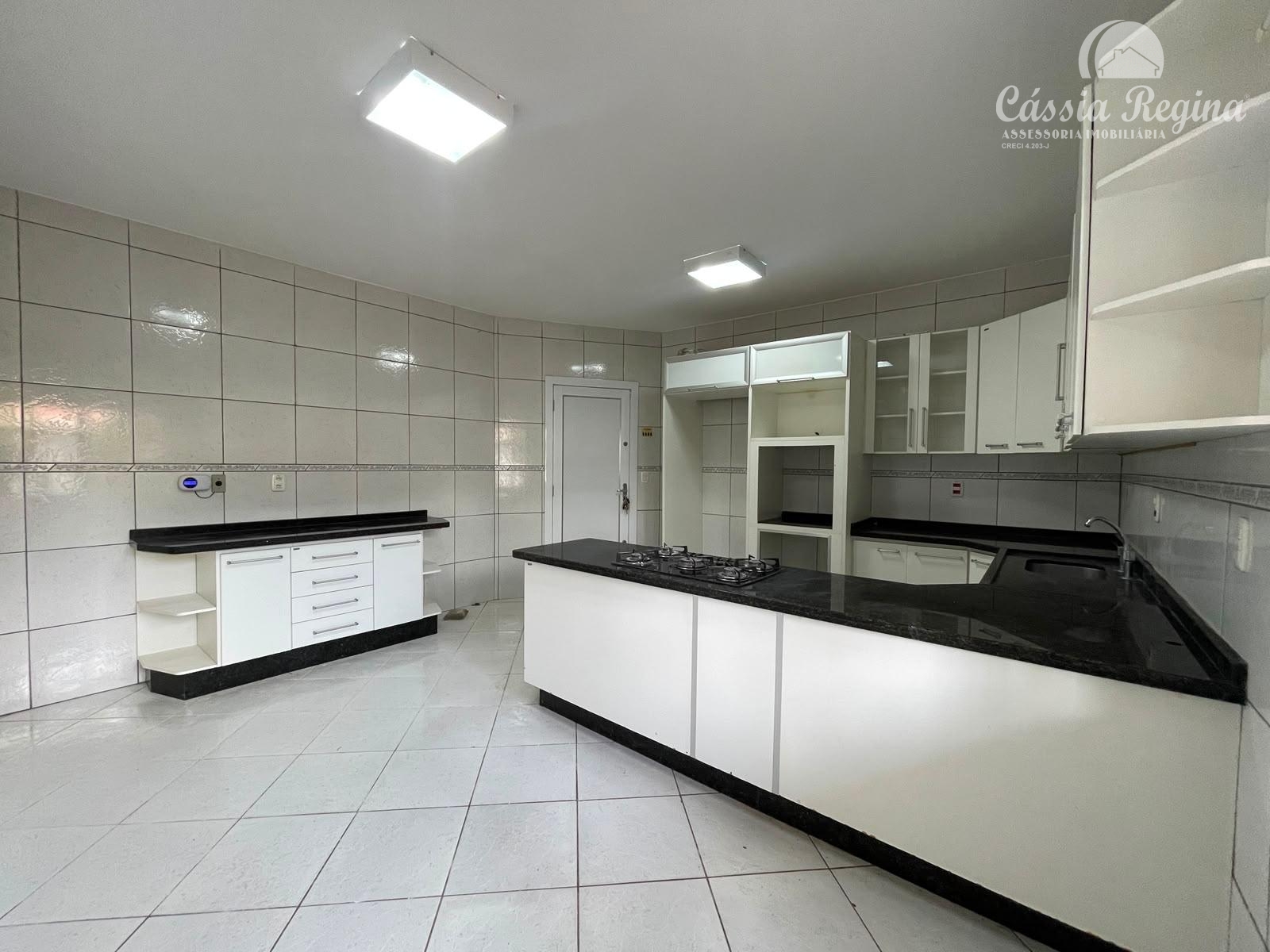 Casa à venda, com 05 dormitórios, localizada na Vila A, Foz do Iguaçu.