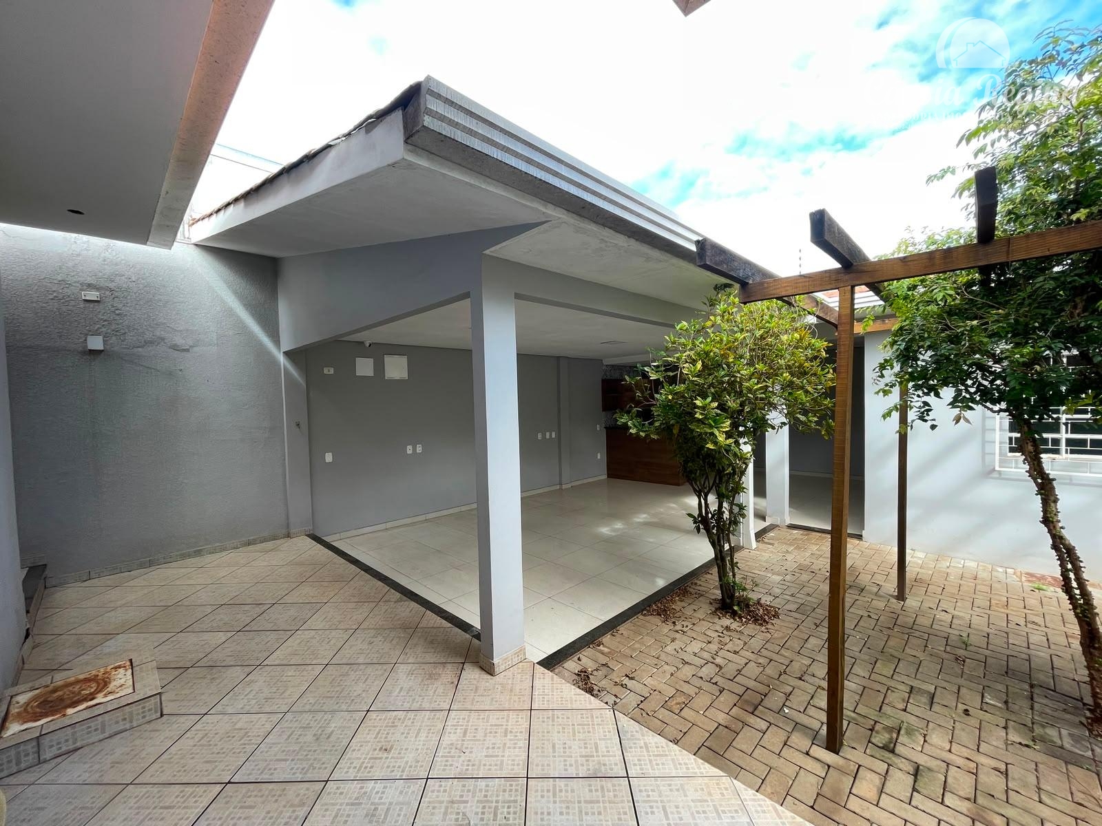 Casa à venda, com 05 dormitórios, localizada na Vila A, Foz do Iguaçu.