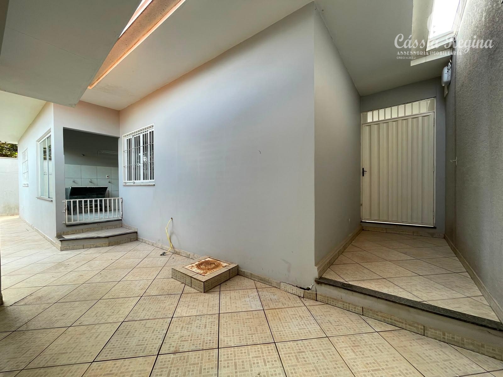 Casa à venda, com 05 dormitórios, localizada na Vila A, Foz do Iguaçu.