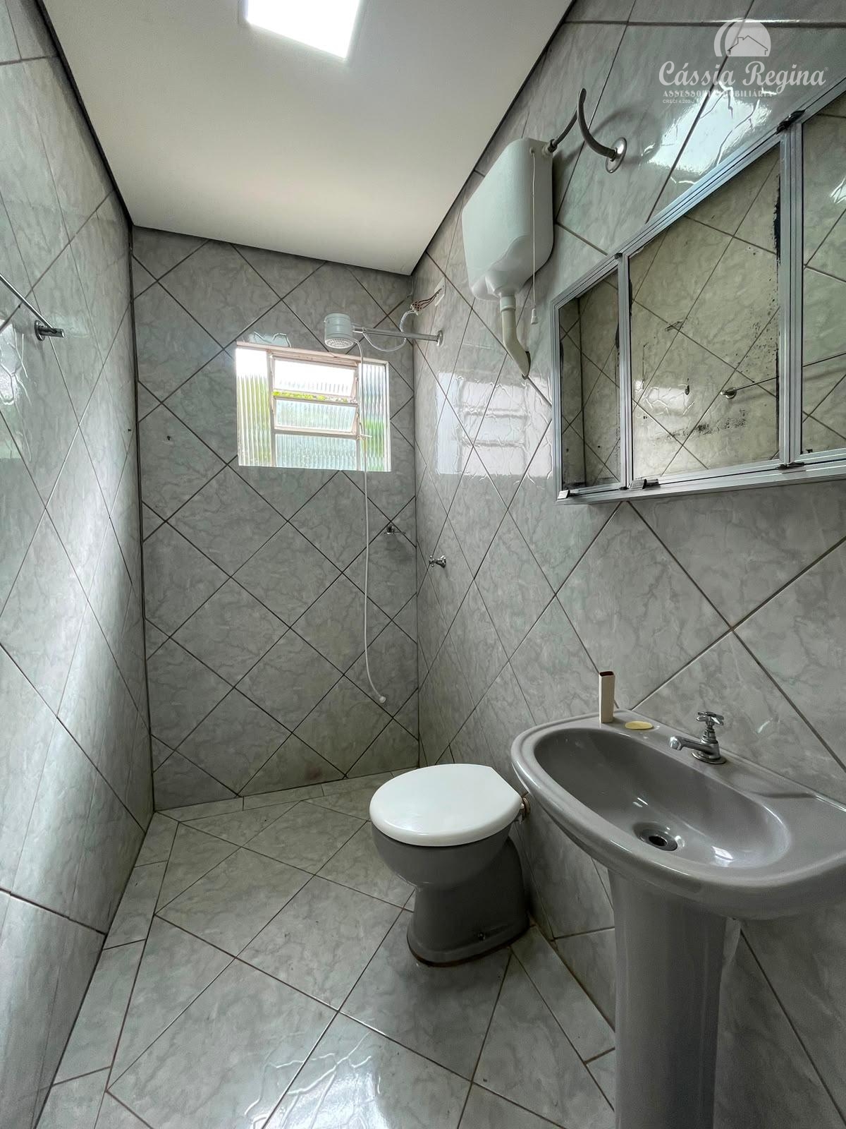 Casa à venda, com 05 dormitórios, localizada na Vila A, Foz do Iguaçu.