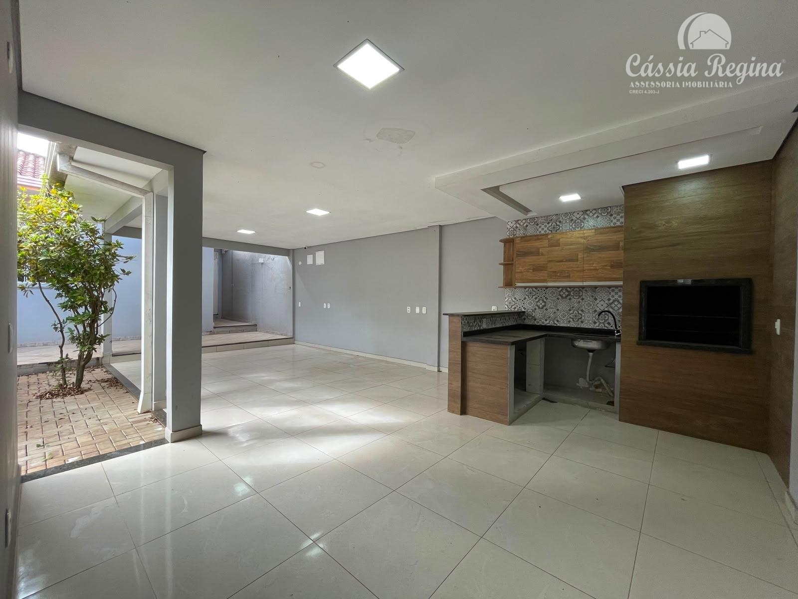 Casa à venda, com 05 dormitórios, localizada na Vila A, Foz do Iguaçu.