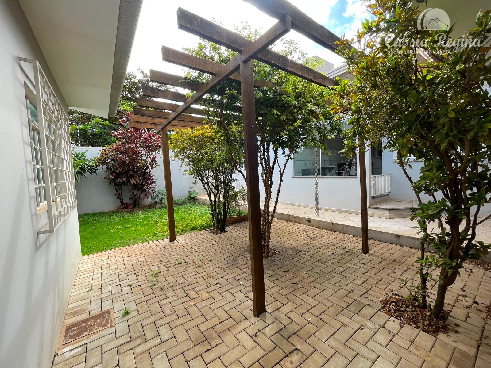 Casa à venda, com 05 dormitórios, localizada na Vila A, Foz do Iguaçu.