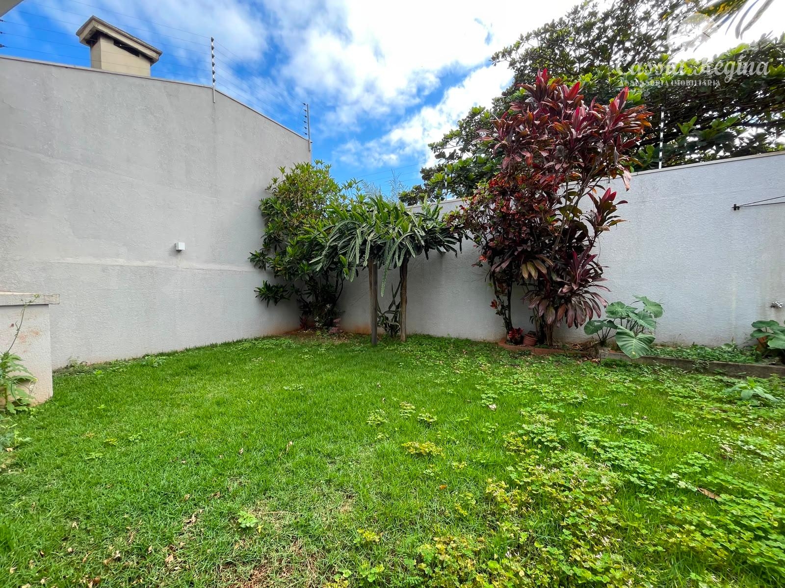 Casa à venda, com 05 dormitórios, localizada na Vila A, Foz do Iguaçu.