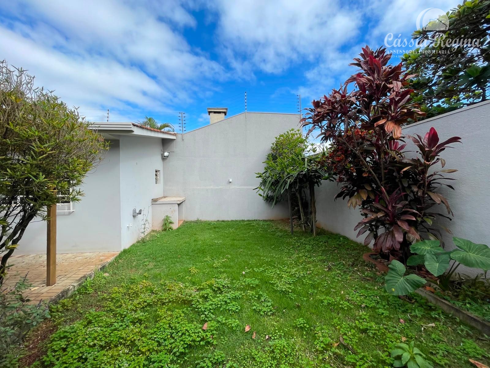Casa à venda, com 05 dormitórios, localizada na Vila A, Foz do Iguaçu.